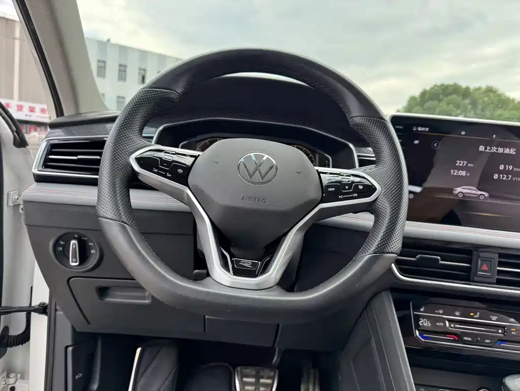 Volkswagen Tiguan X — фото 35