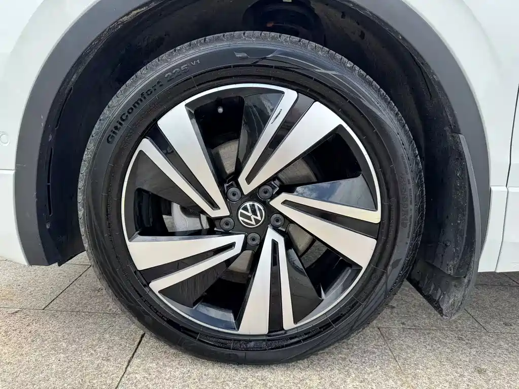 Volkswagen Tiguan X — фото 9