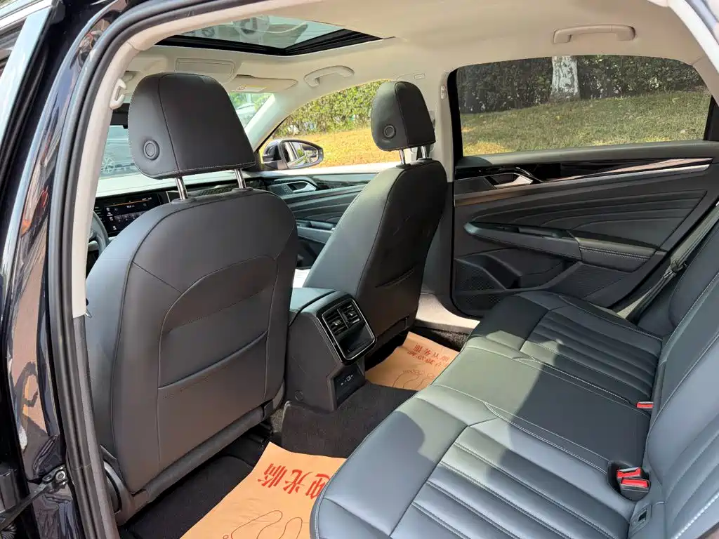 Volkswagen Passat — фото 11