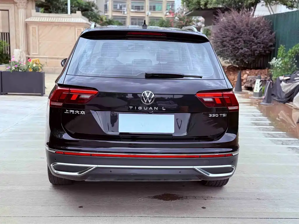 Volkswagen Tiguan L — фото 11