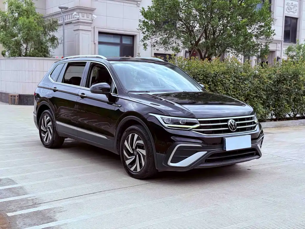 Volkswagen Tiguan L — фото 3