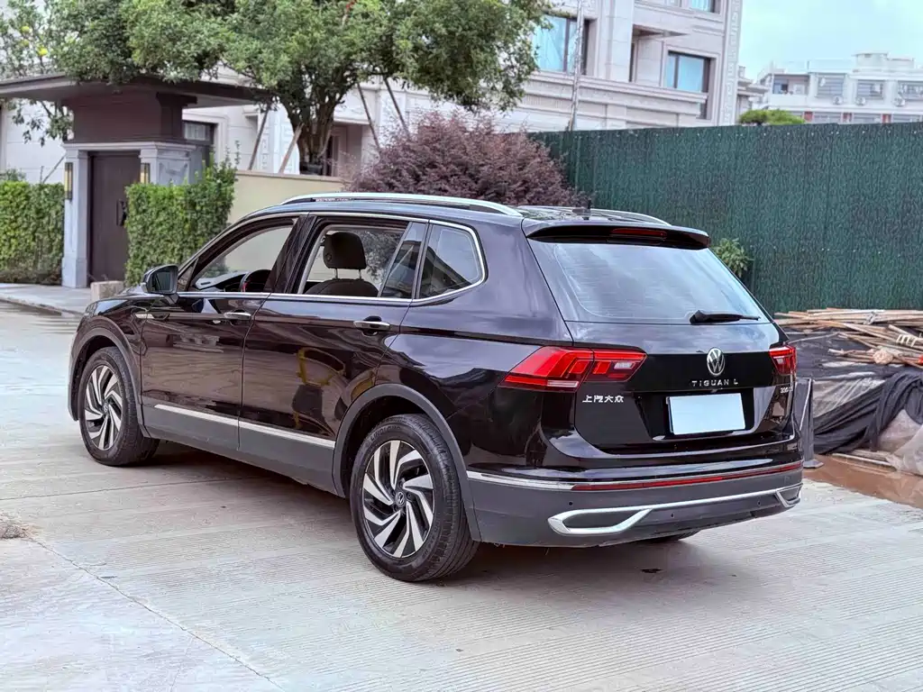 Volkswagen Tiguan L — фото 9