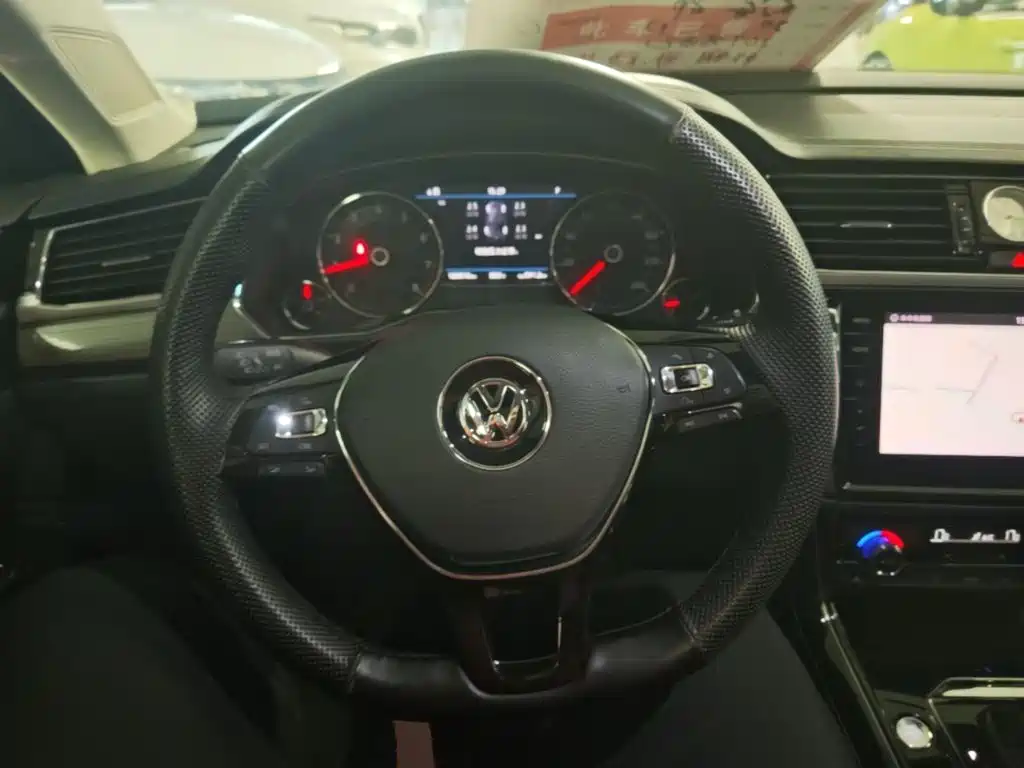 Volkswagen Phideon — фото 11