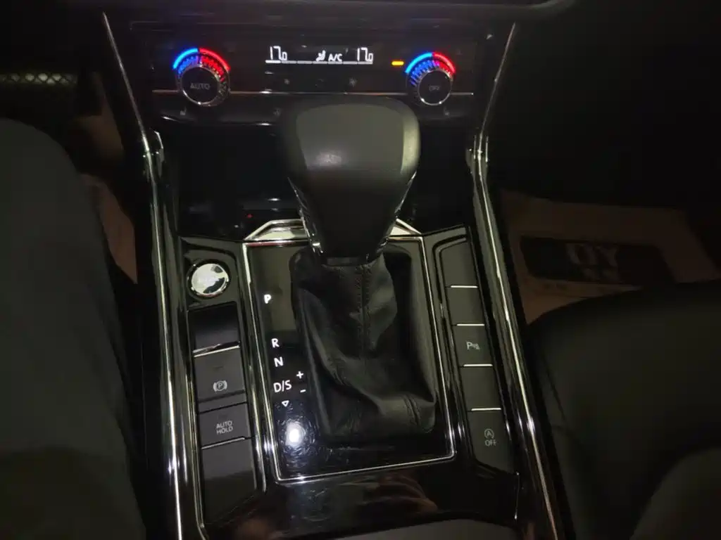Volkswagen Phideon — фото 14
