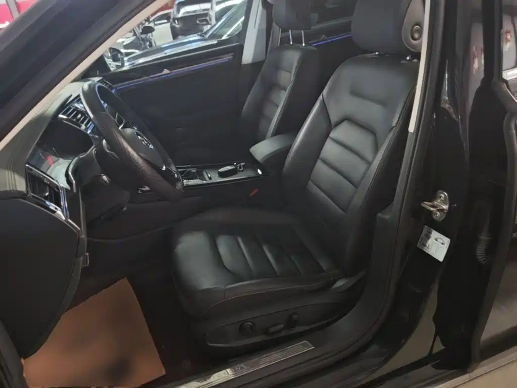 Volkswagen Phideon — фото 15