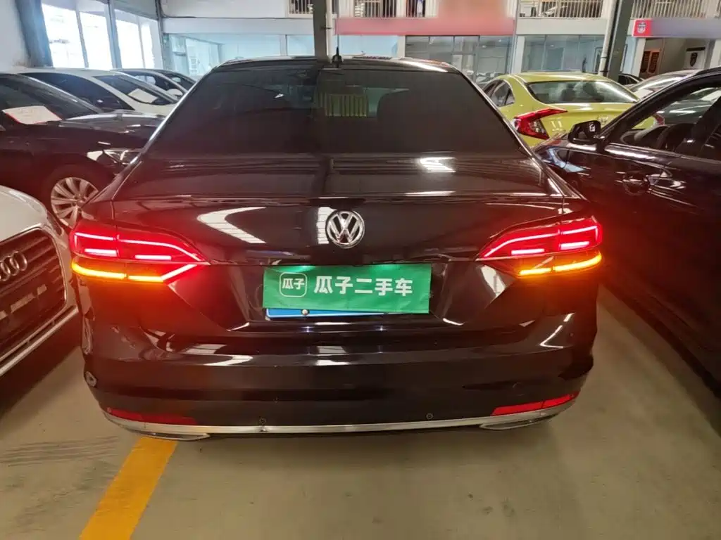 Volkswagen Phideon — фото 6