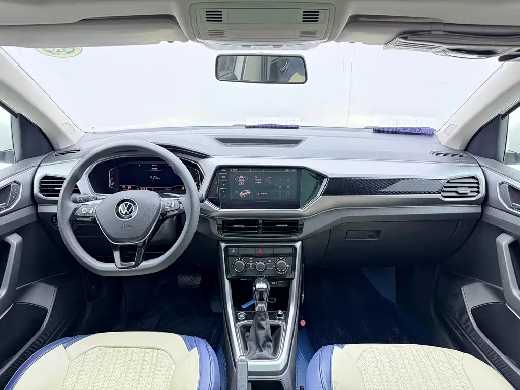 Volkswagen T-Cross — фото 15