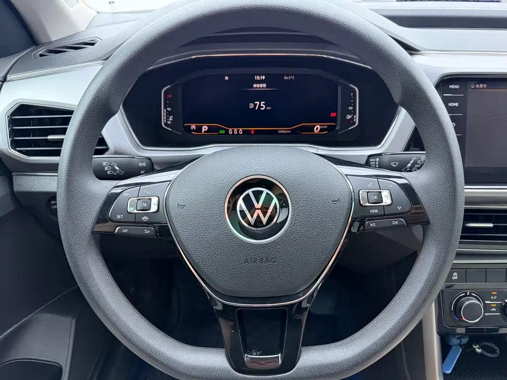 Volkswagen T-Cross — фото 10