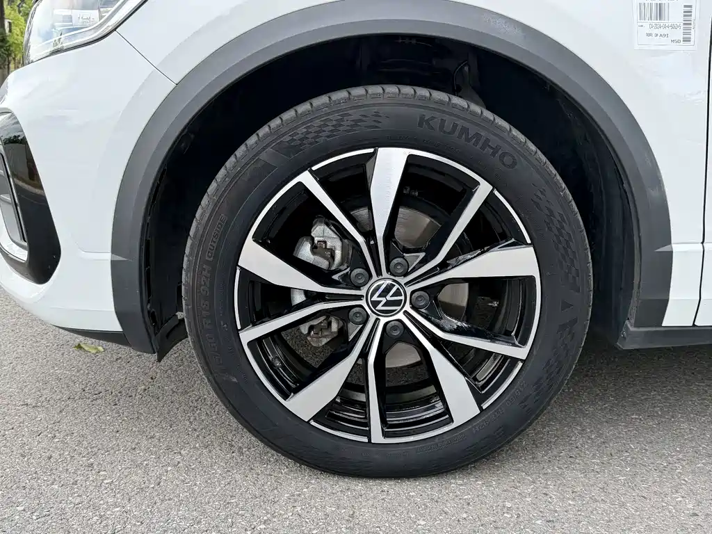 Volkswagen T-Roc — фото 15