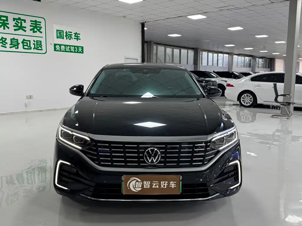 Volkswagen Passat PHEV — фото 2