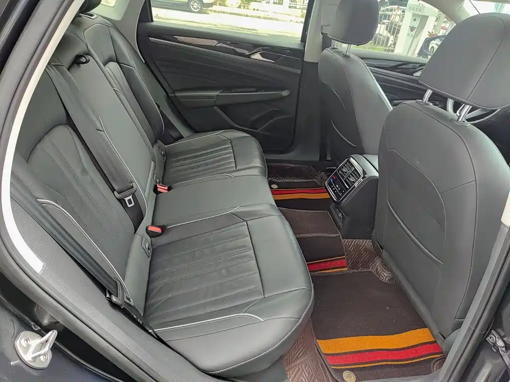 Volkswagen Passat — фото 11