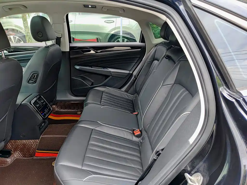 Volkswagen Passat — фото 8