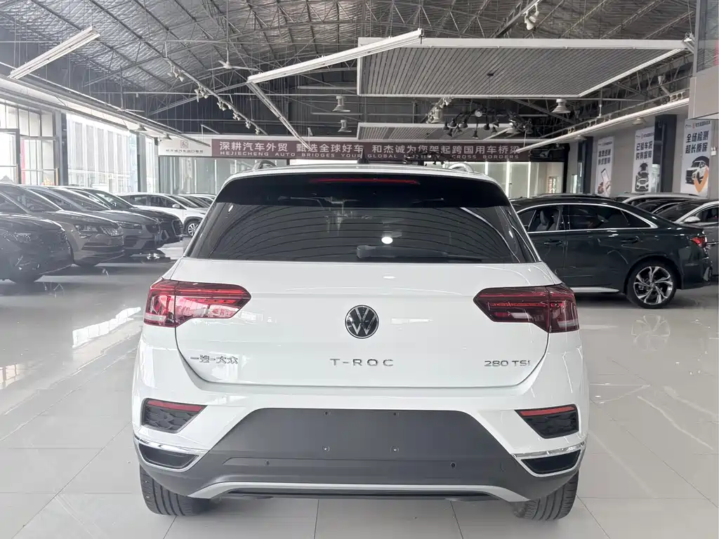 Volkswagen T-Roc — фото 15