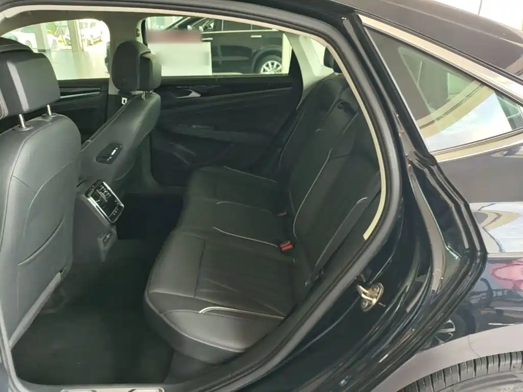 Volkswagen Passat — фото 17
