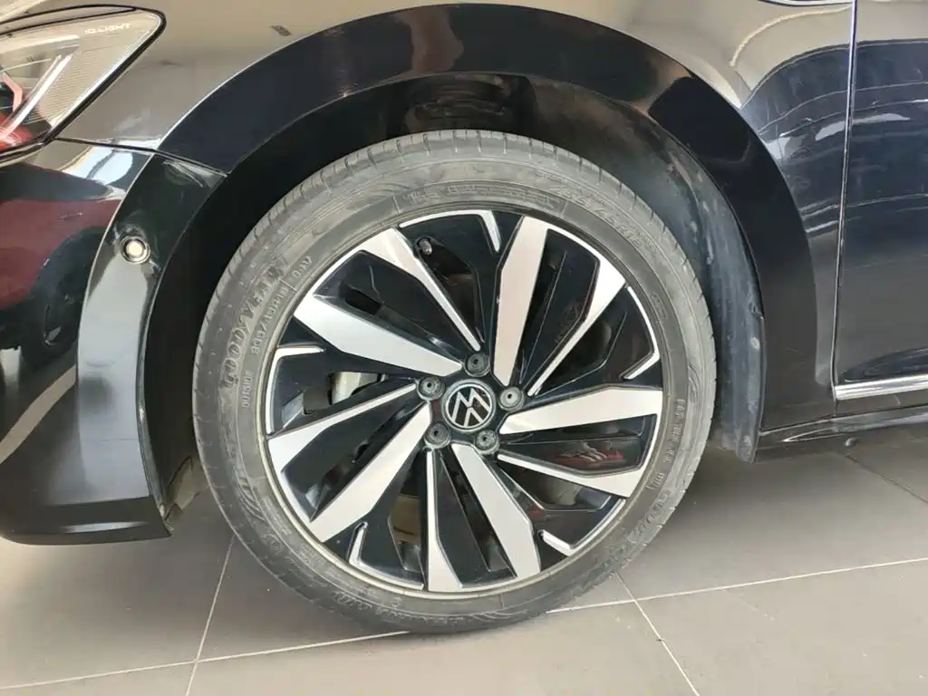 Volkswagen Passat — фото 23