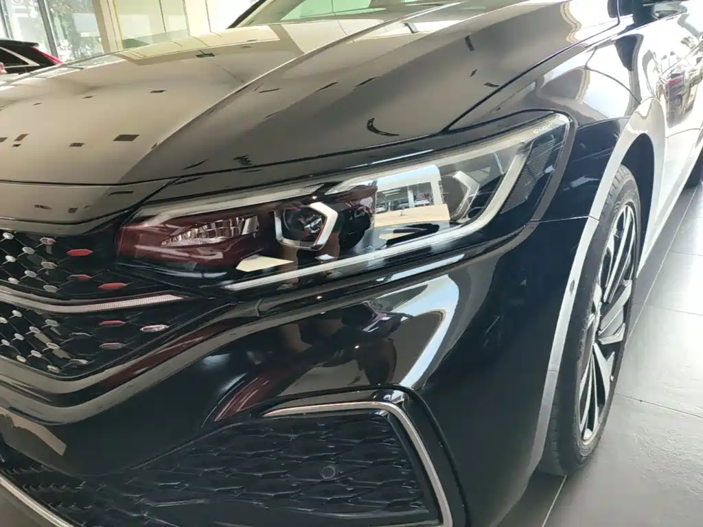 Volkswagen Passat — фото 24