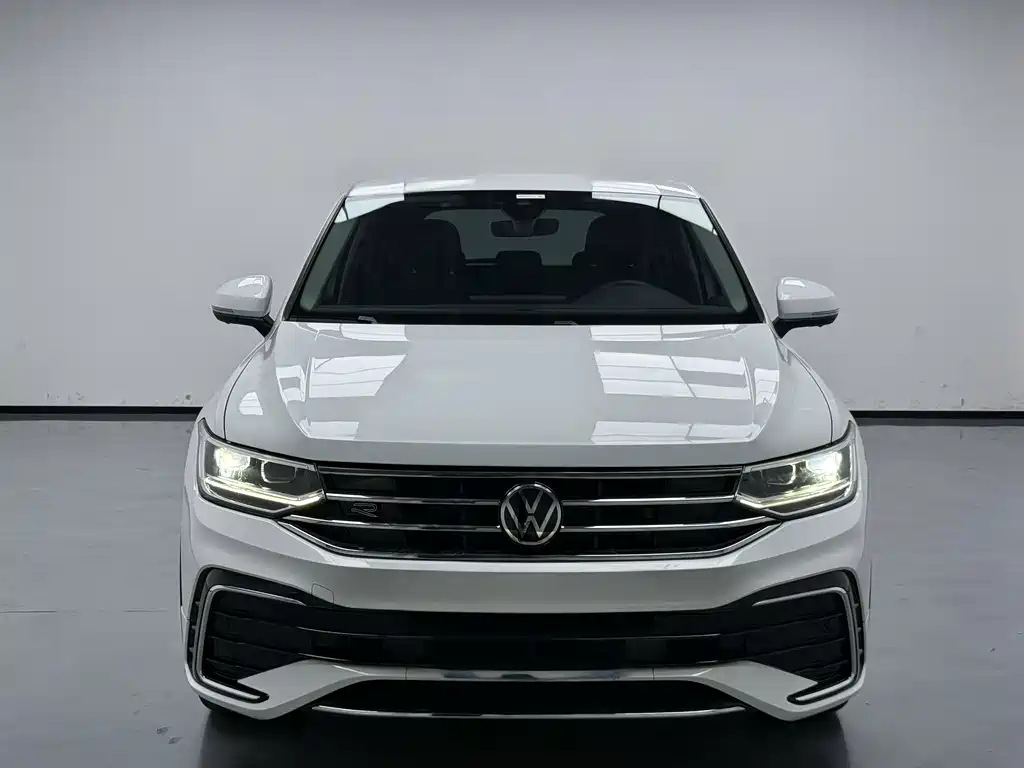 Volkswagen Tiguan L — фото 2