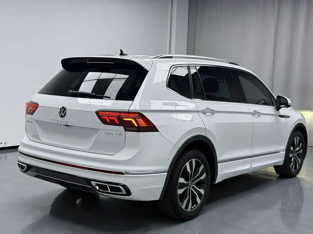 Volkswagen Tiguan L — фото 14