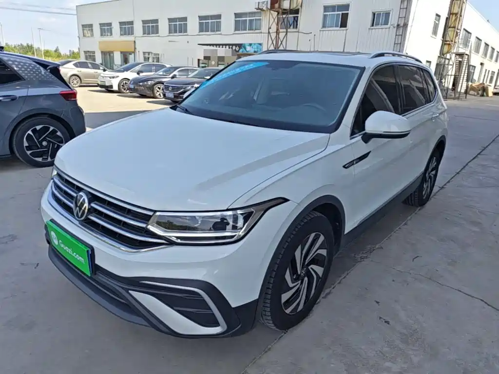Volkswagen Tiguan L — фото 2