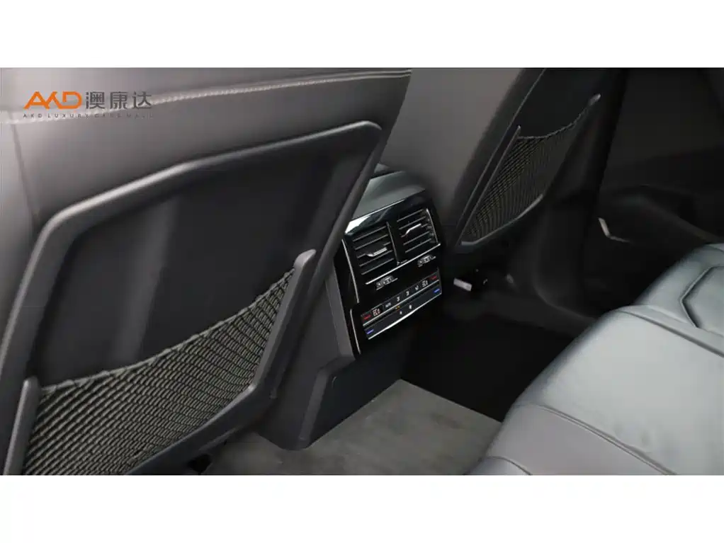Volkswagen Touareg New Energy — фото 9