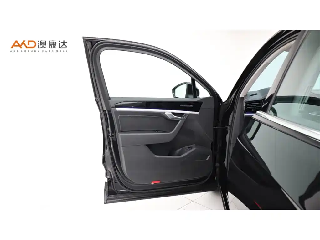 Volkswagen Touareg New Energy — фото 10