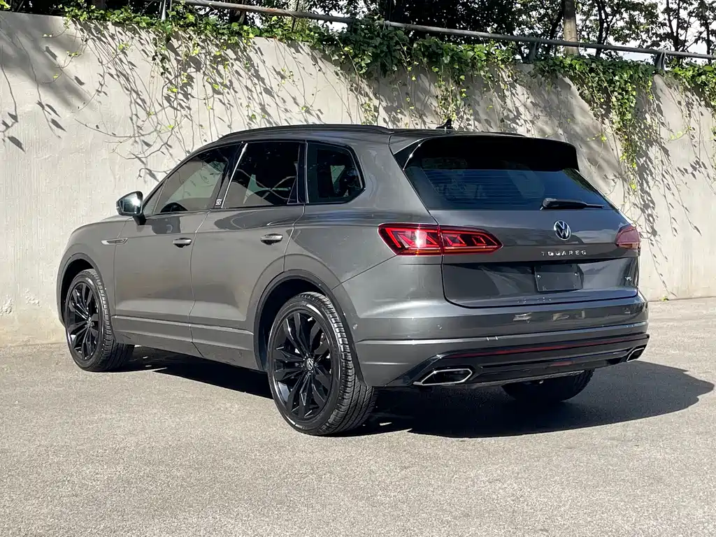 Volkswagen Touareg — фото 5