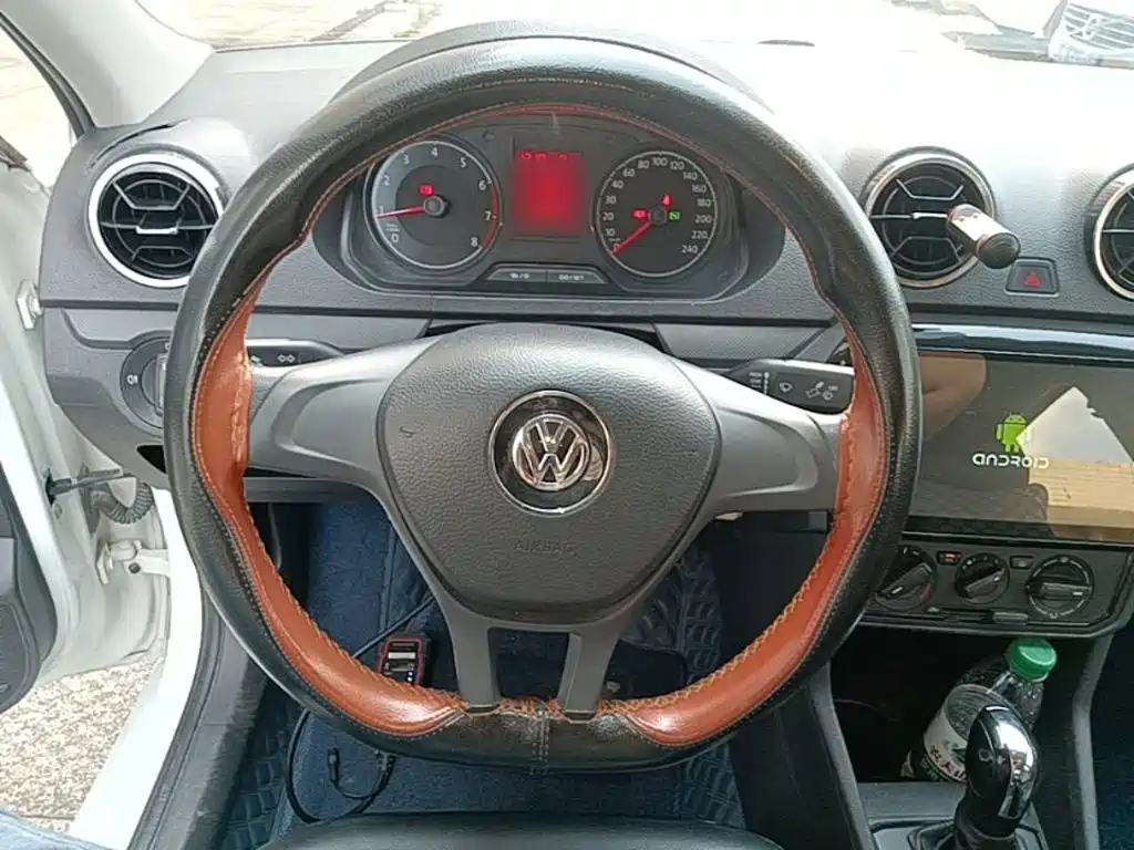 Volkswagen Jetta — фото 11