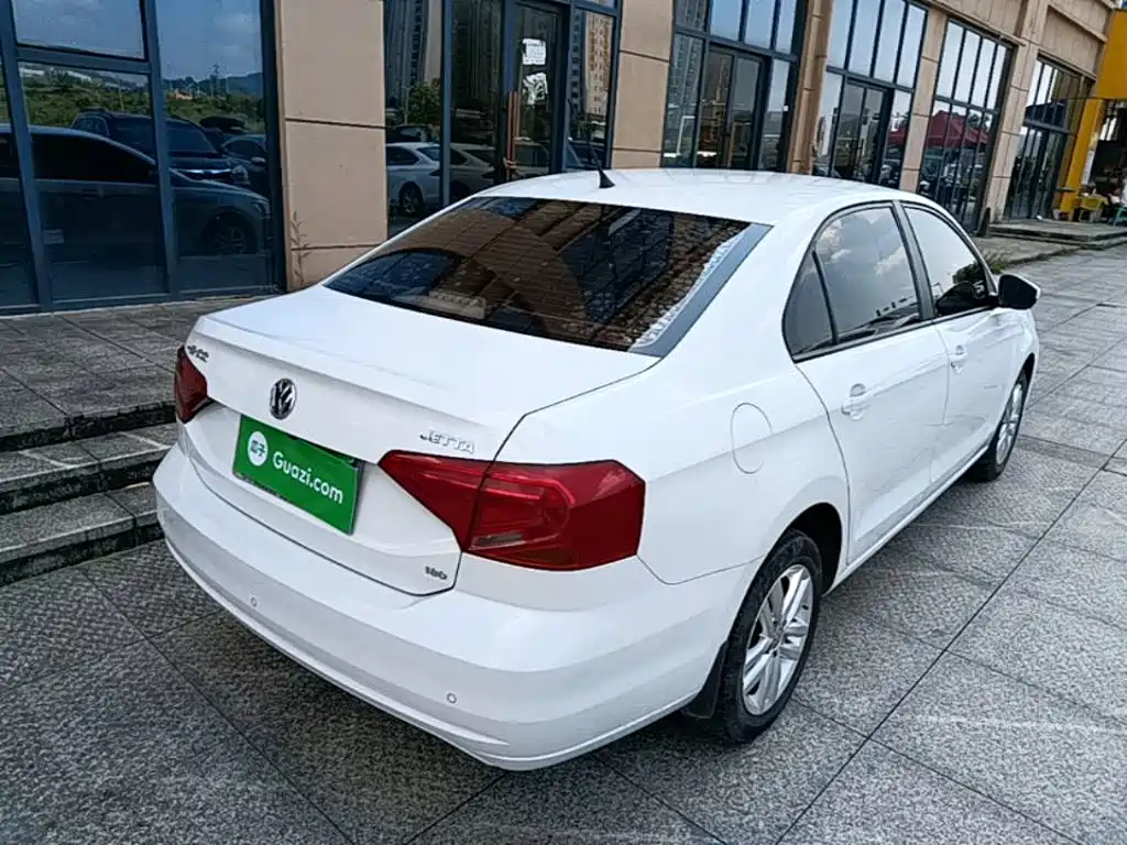 Volkswagen Jetta — фото 7