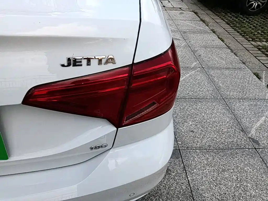 Volkswagen Jetta — фото 8