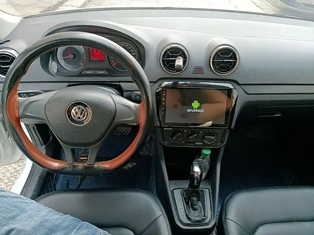Volkswagen Jetta — фото 10
