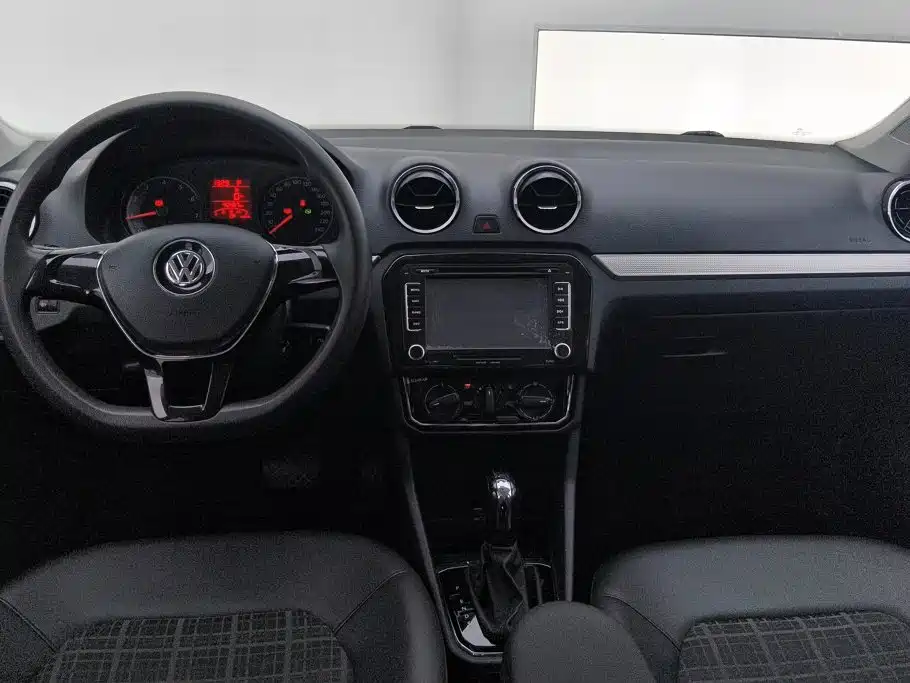 Volkswagen Jetta — фото 11