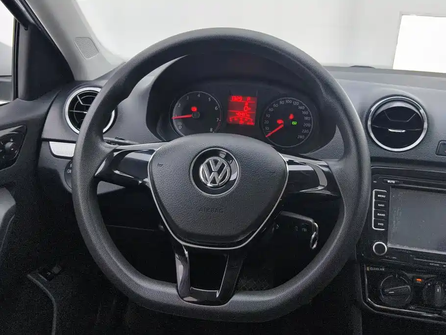 Volkswagen Jetta — фото 14