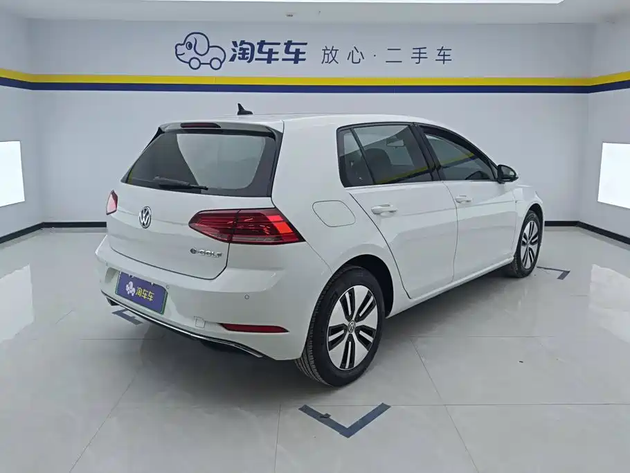 Volkswagen Golf EV — фото 3