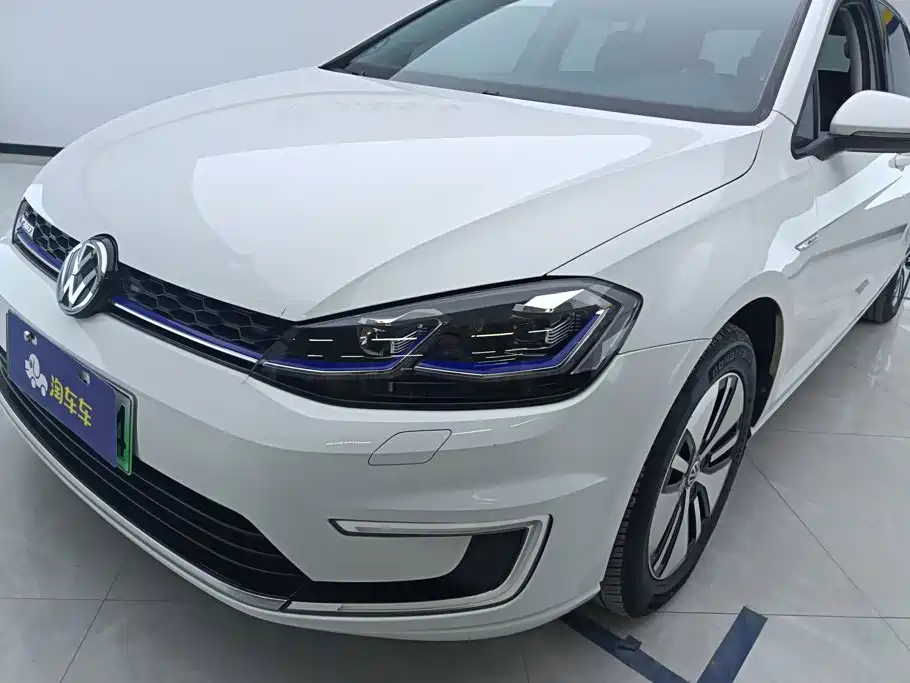 Volkswagen Golf EV — фото 5