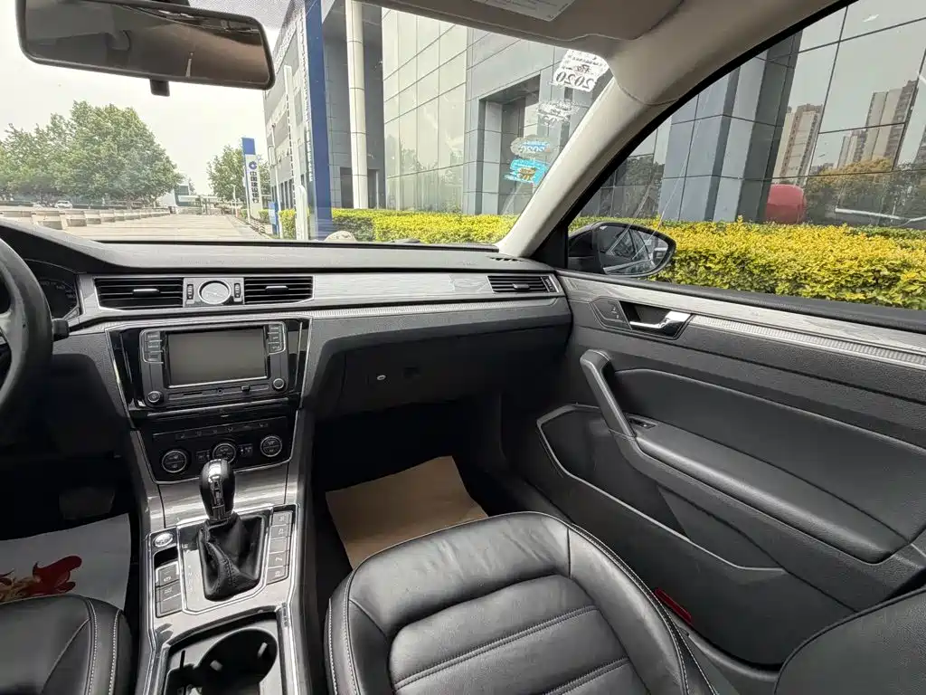Volkswagen Passat — фото 11