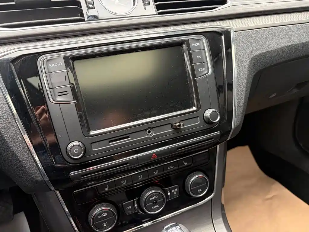 Volkswagen Passat — фото 13