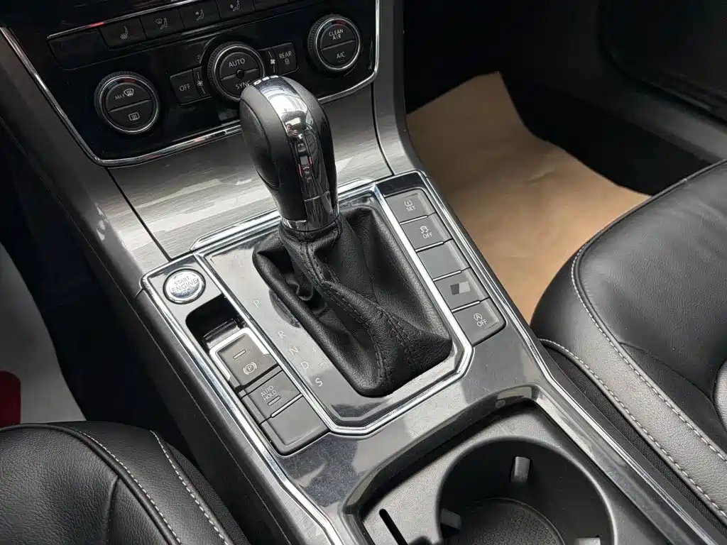 Volkswagen Passat — фото 14