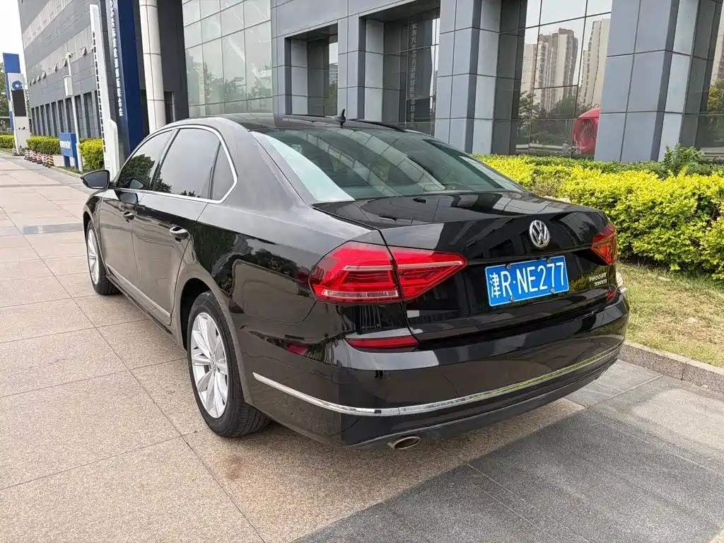 Volkswagen Passat — фото 5