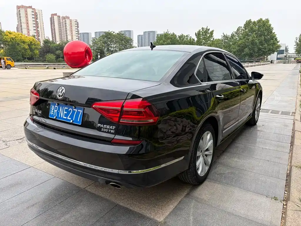 Volkswagen Passat — фото 7