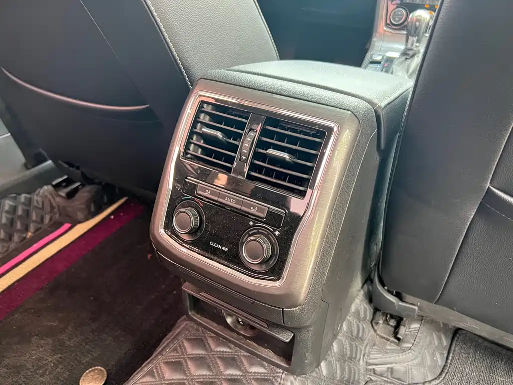 Volkswagen Passat — фото 19