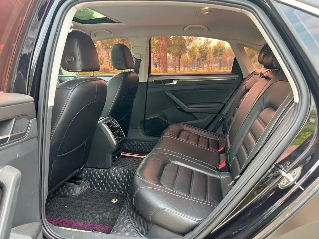 Volkswagen Passat — фото 20