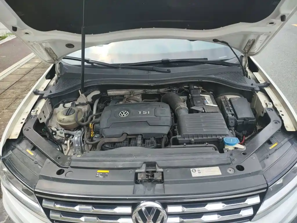 Volkswagen Tiguan L — фото 11