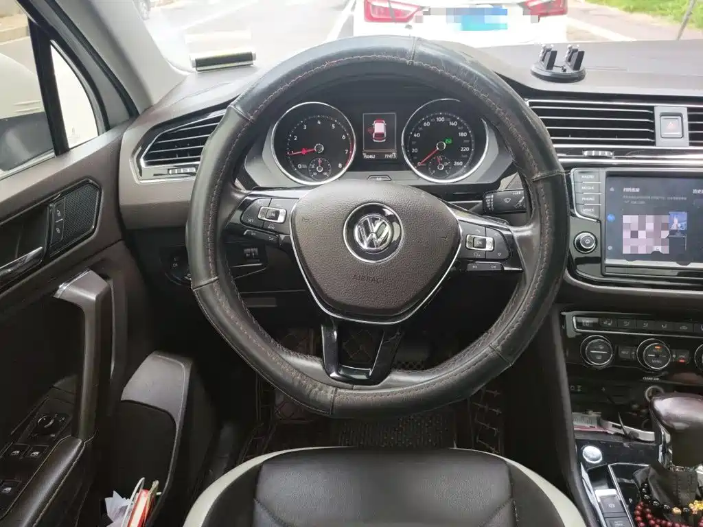 Volkswagen Tiguan L — фото 3