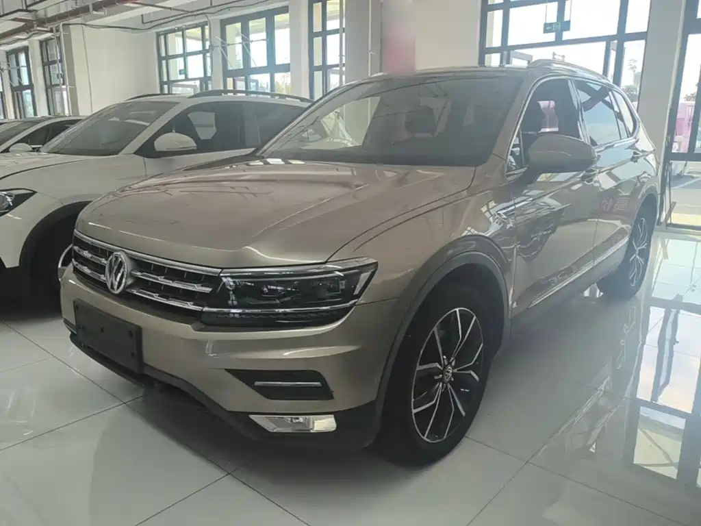Volkswagen Tiguan L — фото 2