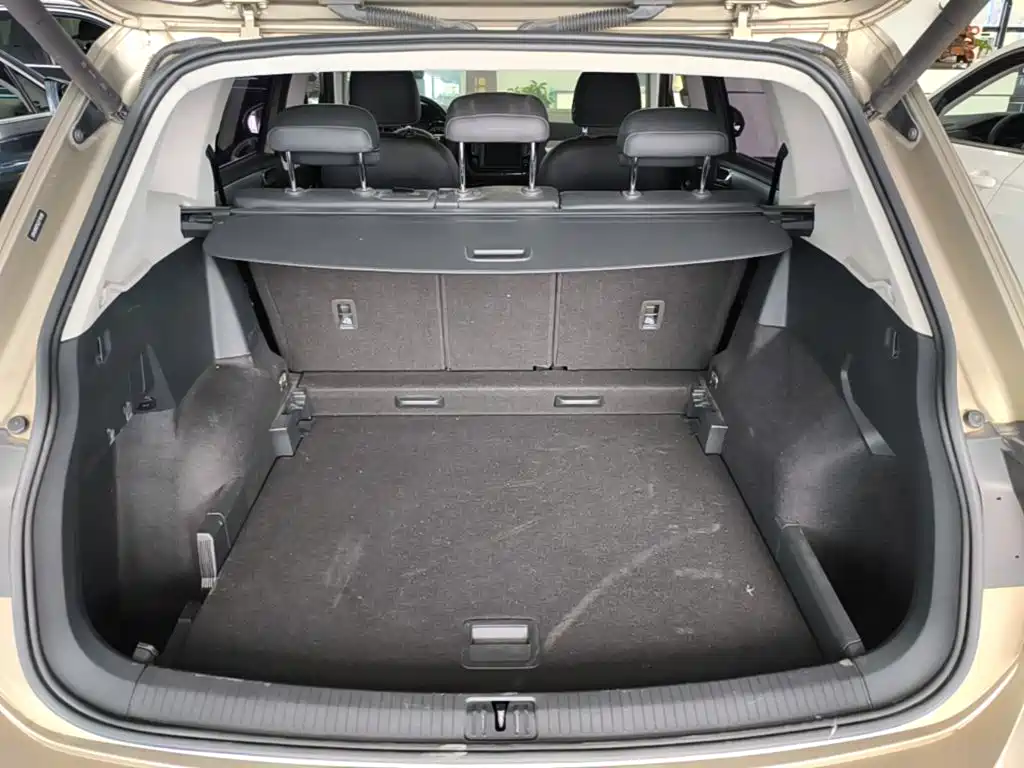 Volkswagen Tiguan L — фото 14