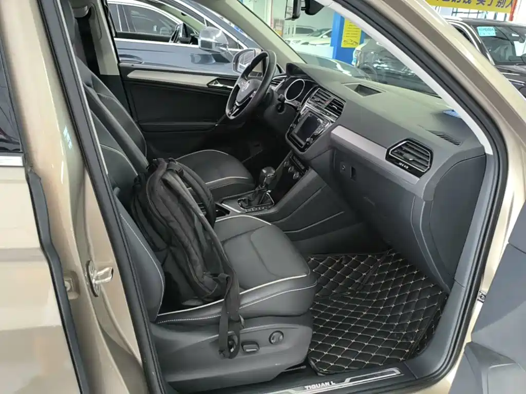 Volkswagen Tiguan L — фото 19