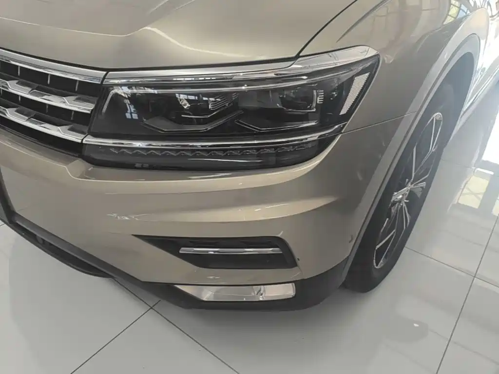 Volkswagen Tiguan L — фото 23