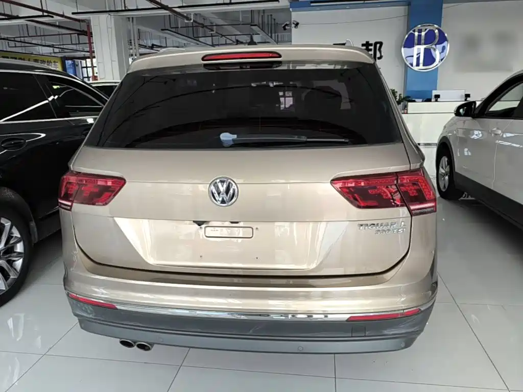 Volkswagen Tiguan L — фото 6