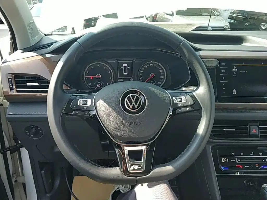 Volkswagen Tharu — фото 11