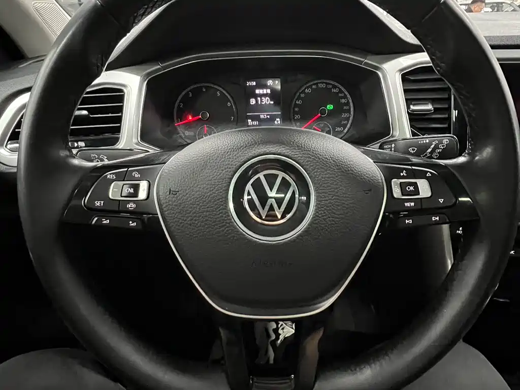 Volkswagen T-Roc — фото 14